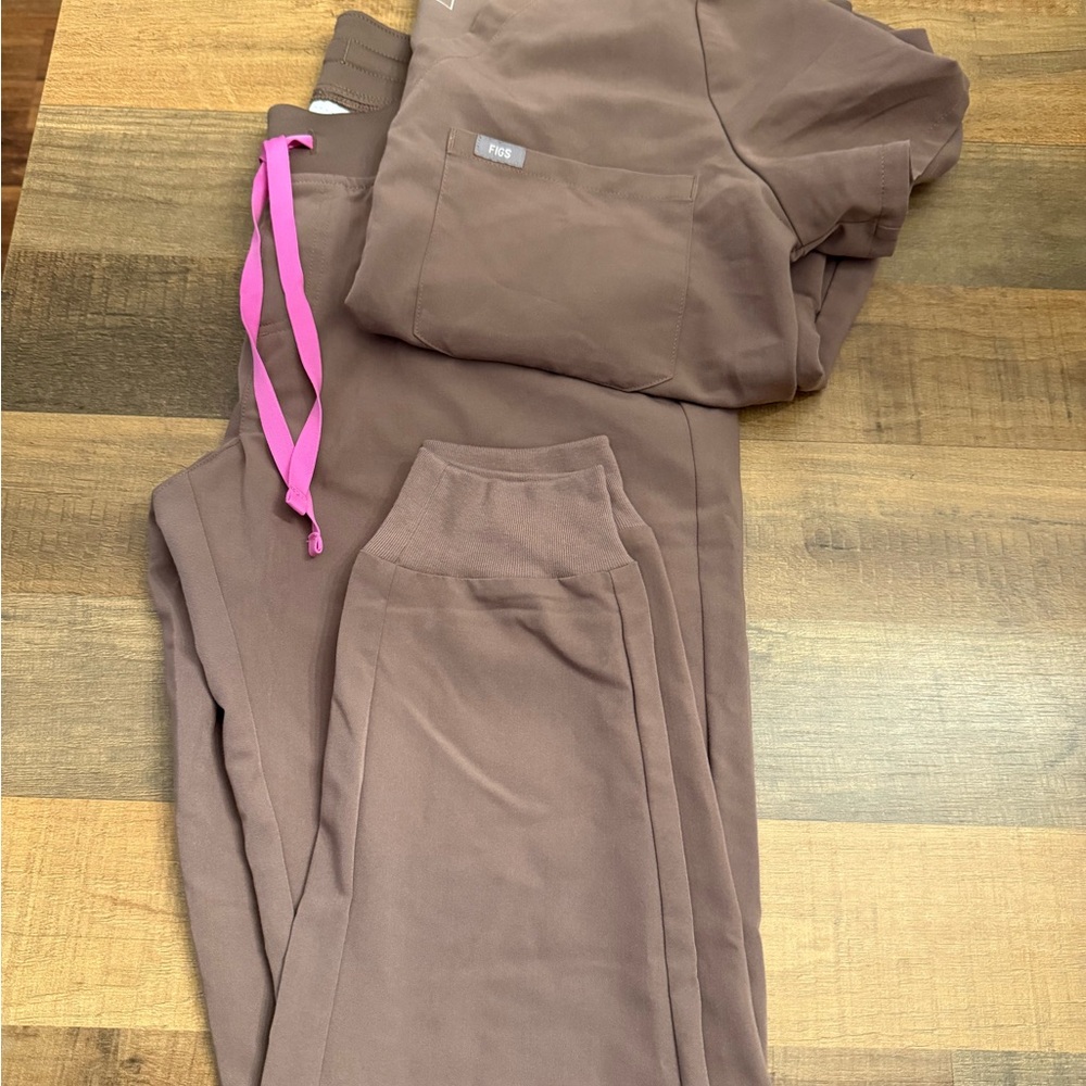 Figs Women's Scrub Set in Brown with Pink Accents - smokey taupe
